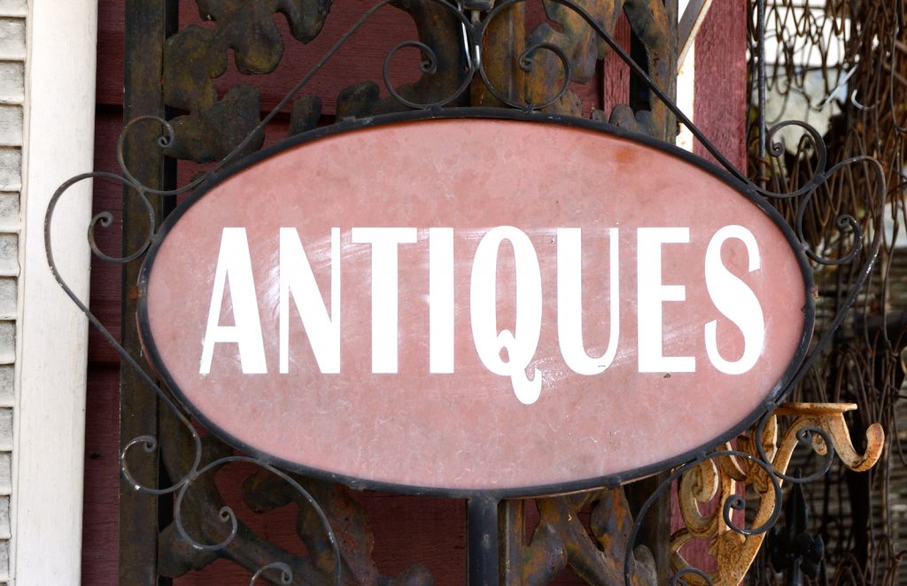 How to Determine the Value of an Antique Item